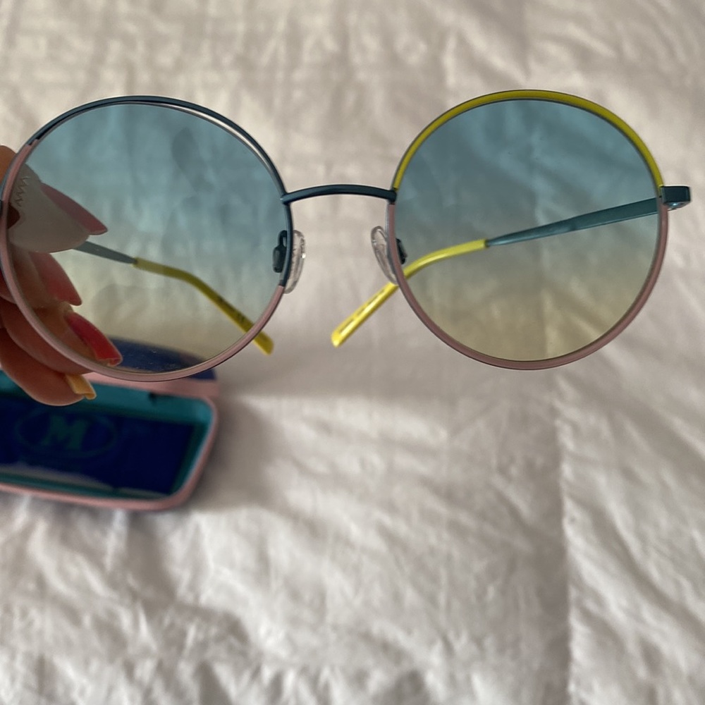 Beautiful sunnies - Picture 2 of 4